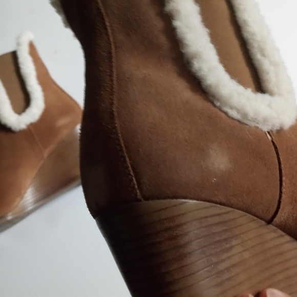 André Assous Women's Faux‎ Shearling Trim Wedge Leather Bootie - Picture 8 of 9